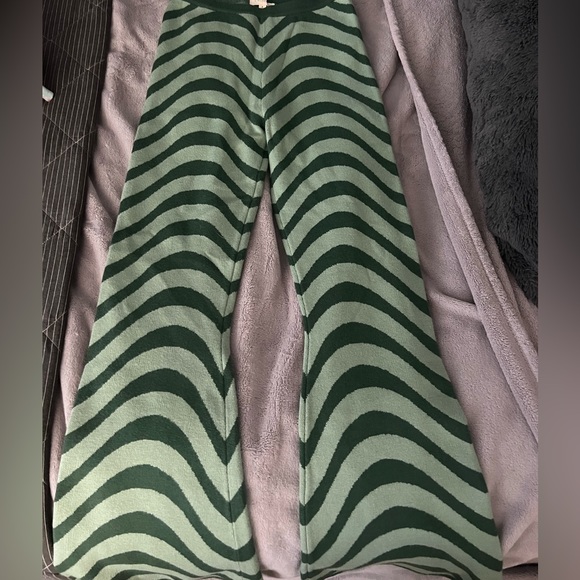 L.A. Hearts by Pacsun Green Printed Sweater Flare Pants - Picture 3 of 3